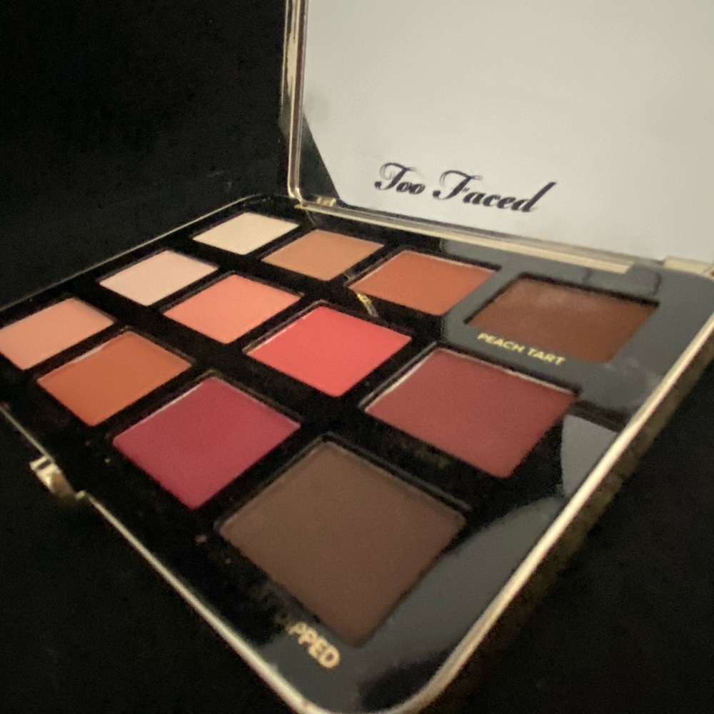 Too faced peachy matte palette